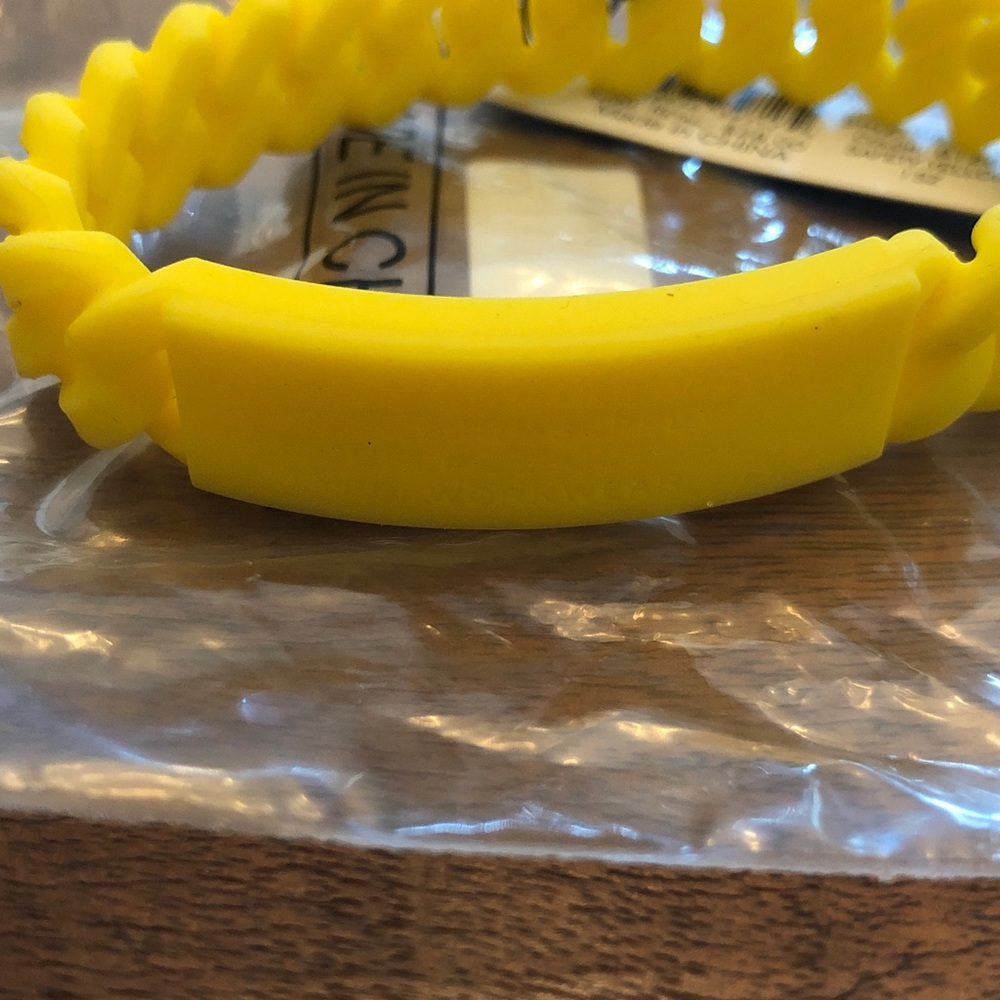 Marc by Marc Jacobs Vibrant Yellow Silicone Bracelet. New with tag. - Picture 3 of 9